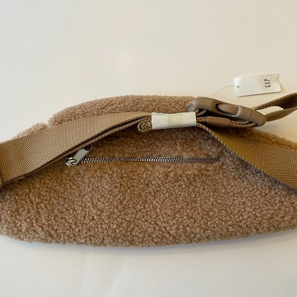 Gap NWT Sherpa Belt/Cross body bag - Picture 2 of 4